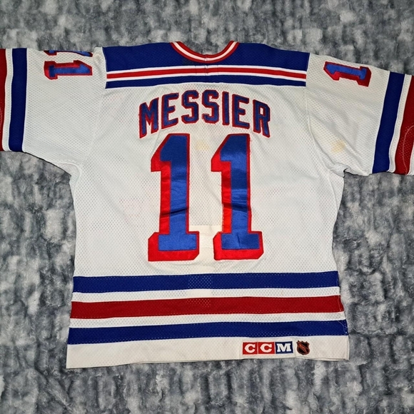 Vintage CCM Cosby New York Rangers Mark Messier 11 Jersey Mens 48 - Picture 2 of 12